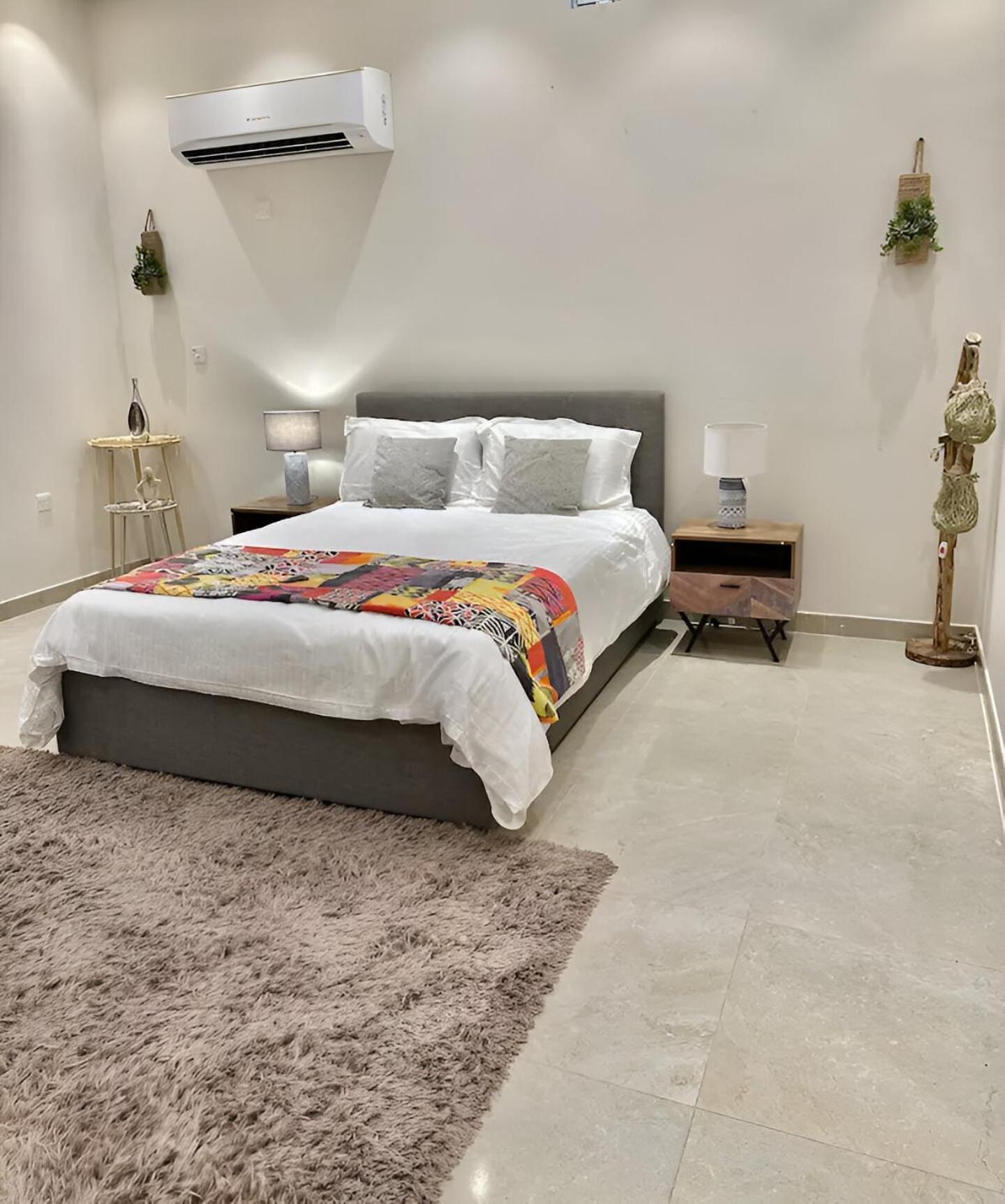 Elegant Garden Stay With 2 Living Areas, 2 Bedrooms, 1 Full And 1 Half Bath For 6 Guests Umm Al Amad Exterior foto