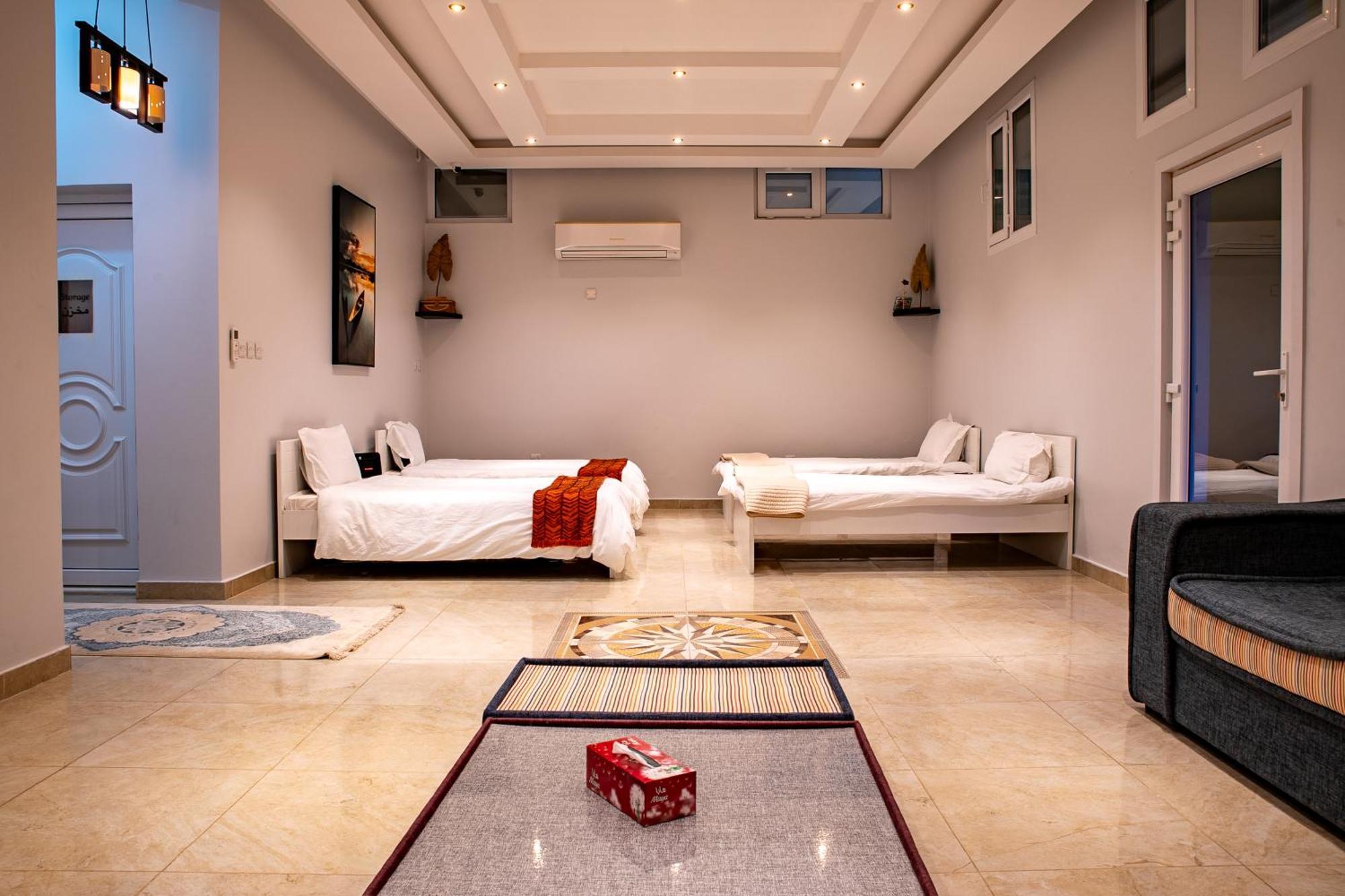 Elegant Garden Stay With 2 Living Areas, 2 Bedrooms, 1 Full And 1 Half Bath For 6 Guests Umm Al Amad Exterior foto